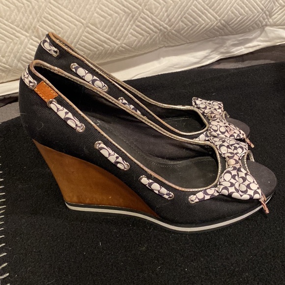 Women’s Coach signature wedge shoes size 8 - Picture 2 of 4